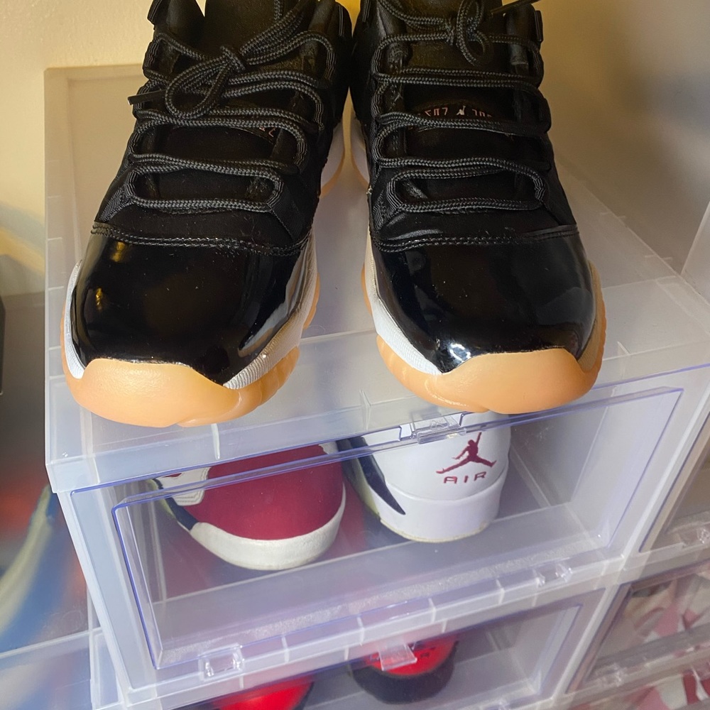 Air Jordan - Picture 2 of 4